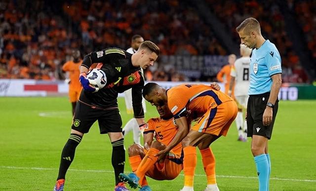 关于著名球员受伤离场，让球迷担忧不已的信息