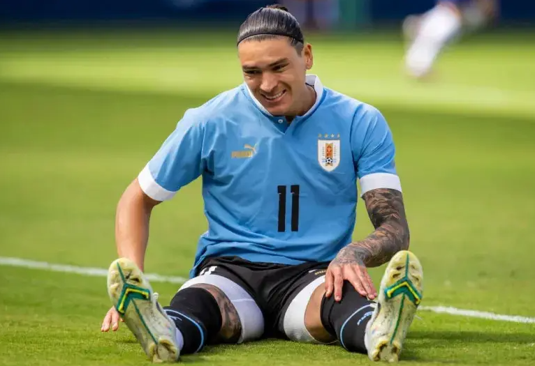 关于西班牙队长示弱天才前锋表现不佳成球迷焦点的信息