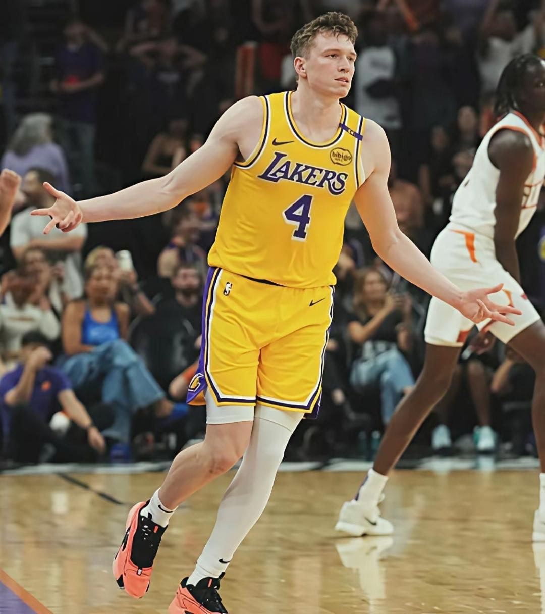 爵士客场大胜湖人，莫切尔极限突破